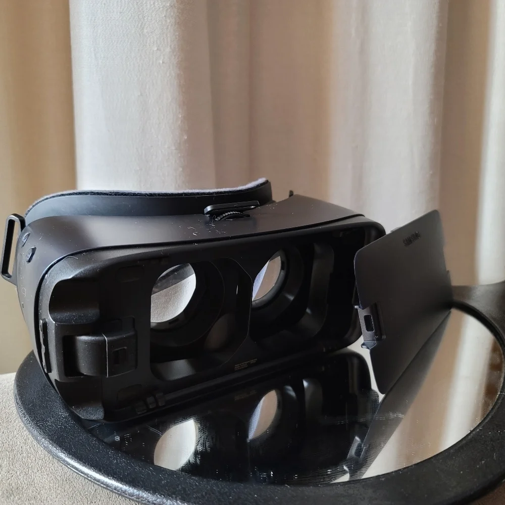 Samsung Galaxy VR SM-R323